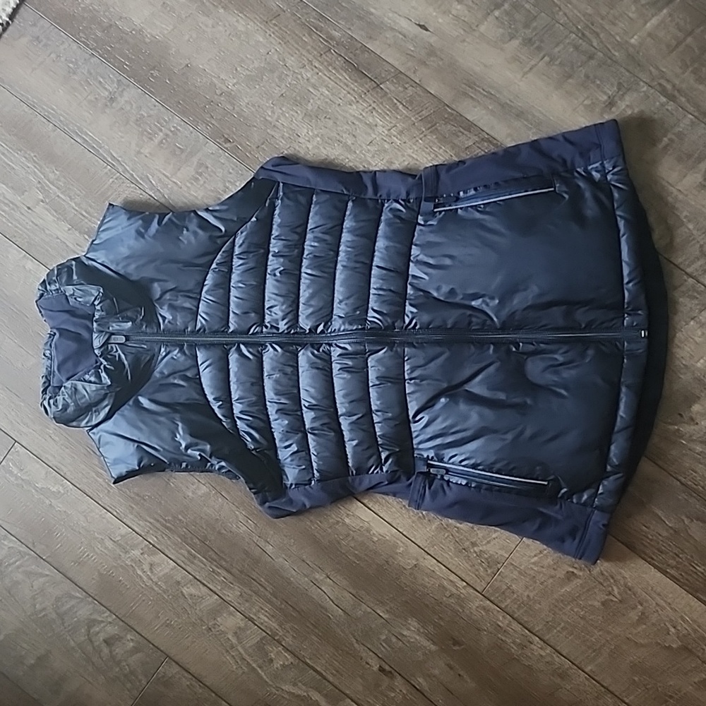 EUC lululemon Down For A Run Vest II size 8 in Inkwell